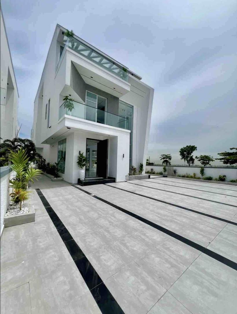 The Emerald Complex — main photo